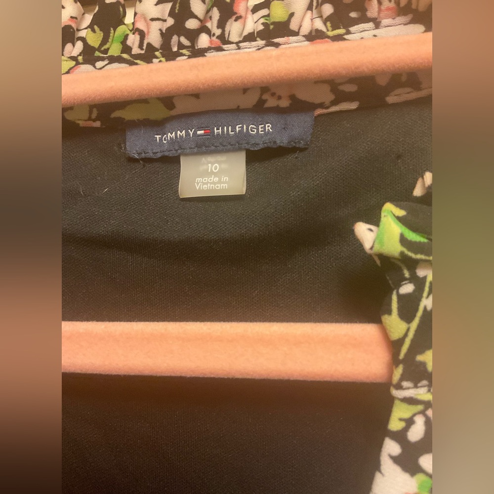 Tommy Hilfiger SZ10 Floral Short Sleeve Dress. PTP 20” - Picture 2 of 6